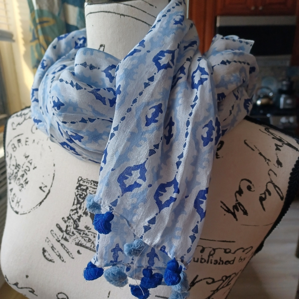 Accessorize Me scarf NWT